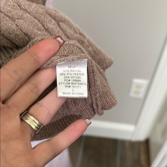 Gilli Tan Cable Knit Sleeveless Blouse - Picture 3 of 7